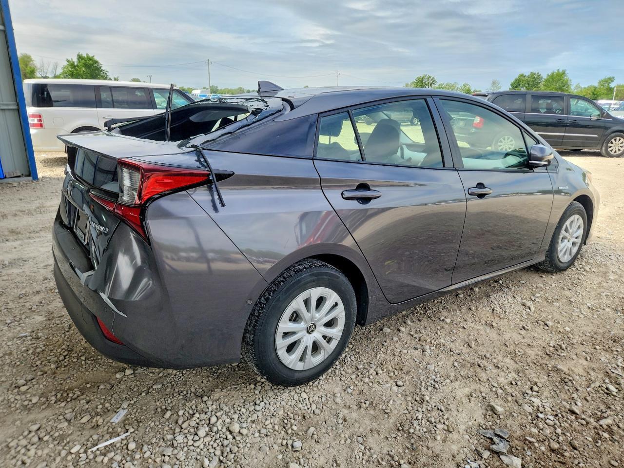 2019 Toyota Prius Le - Image 3