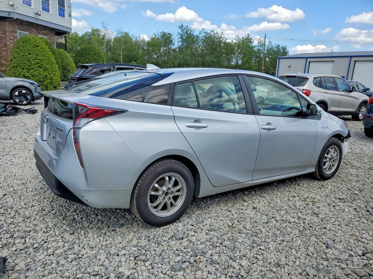 2016 Toyota Prius Two - Фото 3