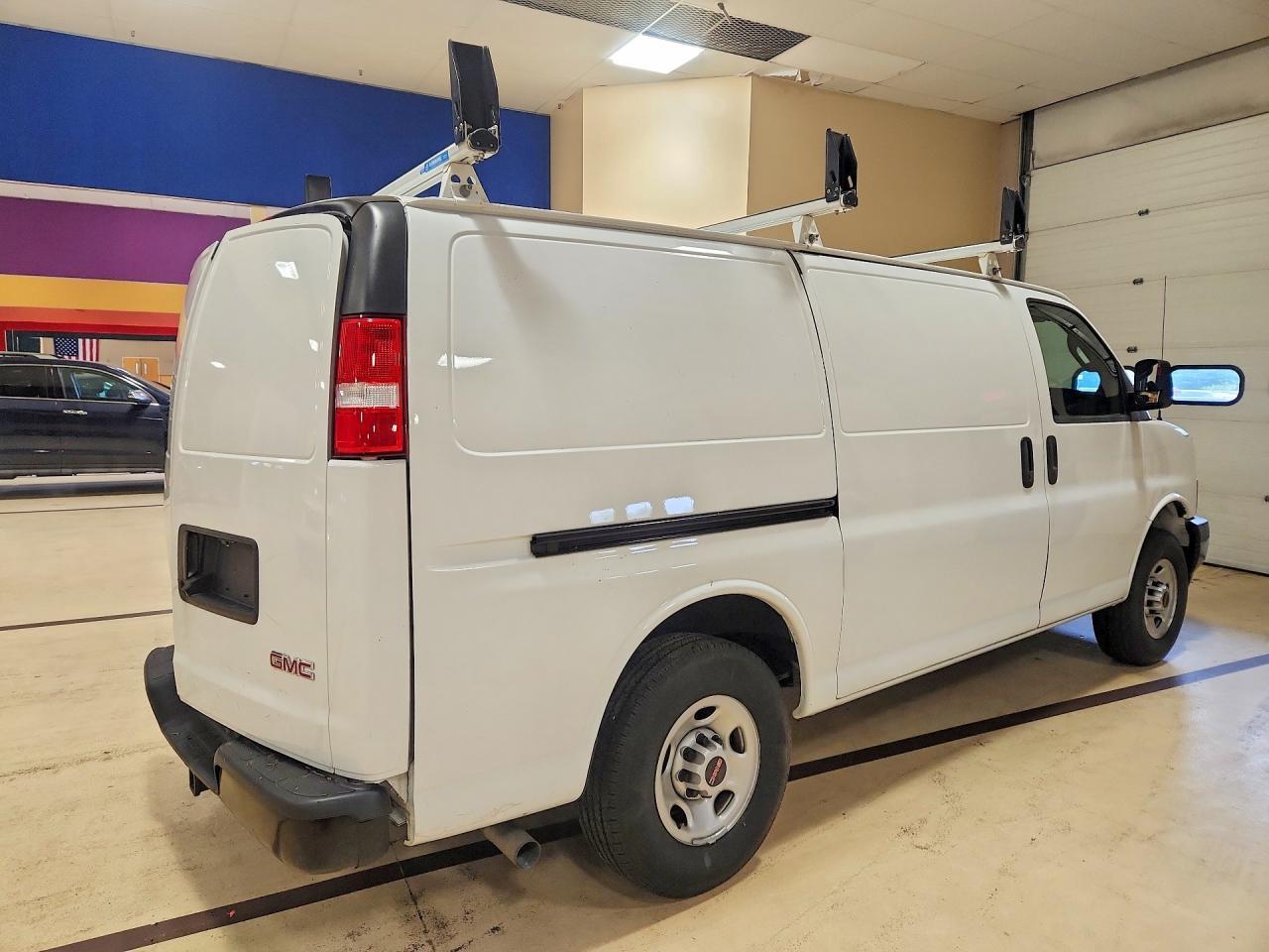 2024 GMC Savana G2500 - Фото 3