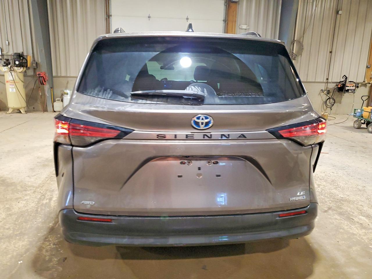 2022 Toyota Sienna Le - Фото 6