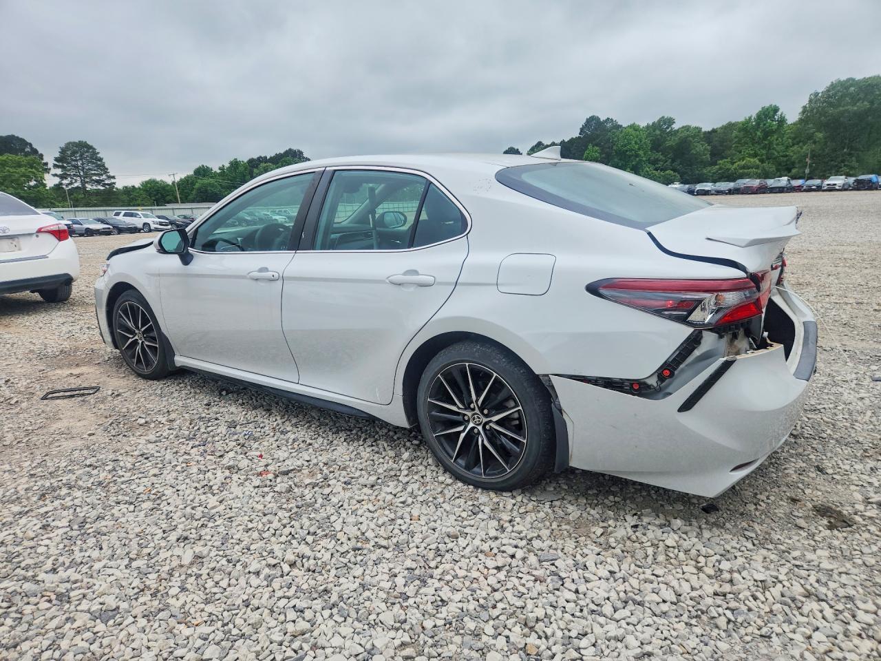 2022 Toyota Camry Se - Фото 2