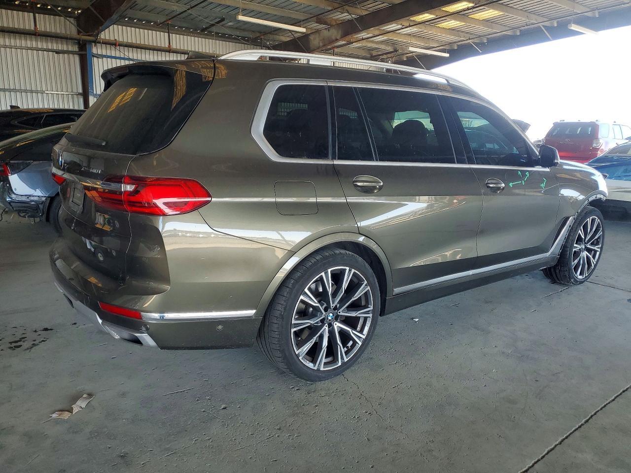 2021 BMW X7 xDrive40I - Фото 3