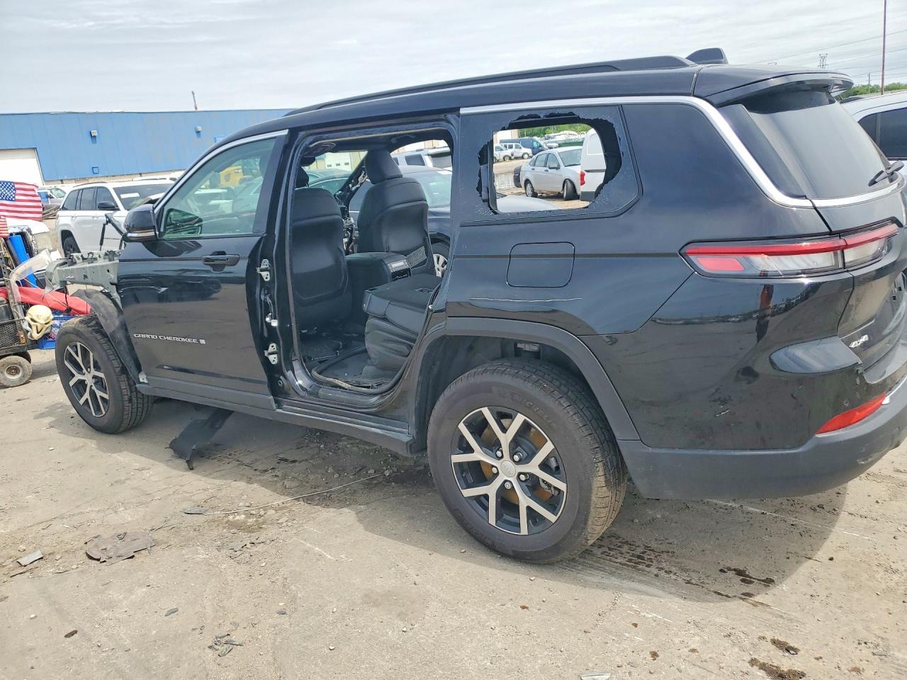 2025 Jeep Grand Cherokee L Limited - Image 2
