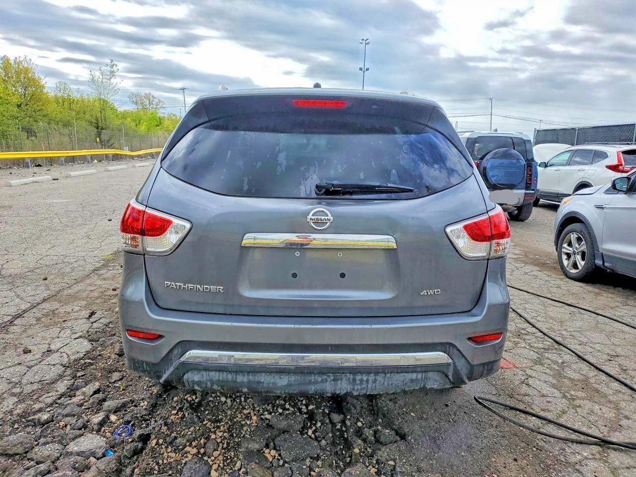 2016 Nissan Pathfinder S - Image 6