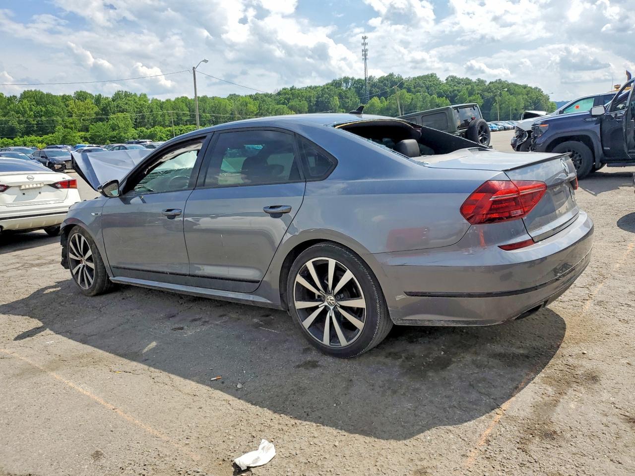 2018 Volkswagen Passat Gt - Image 2