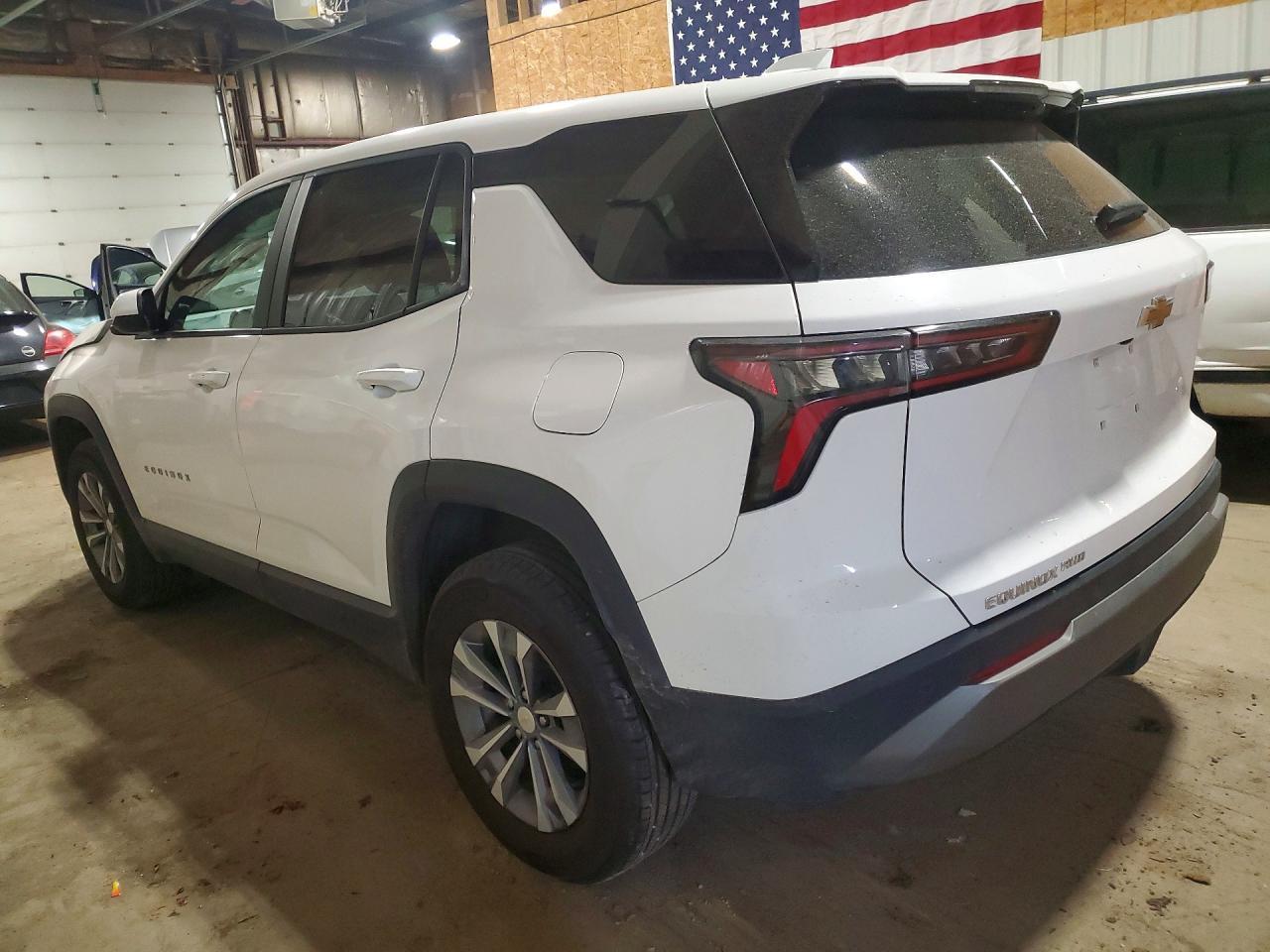 2025 Chevrolet Equinox Lt - Image 2