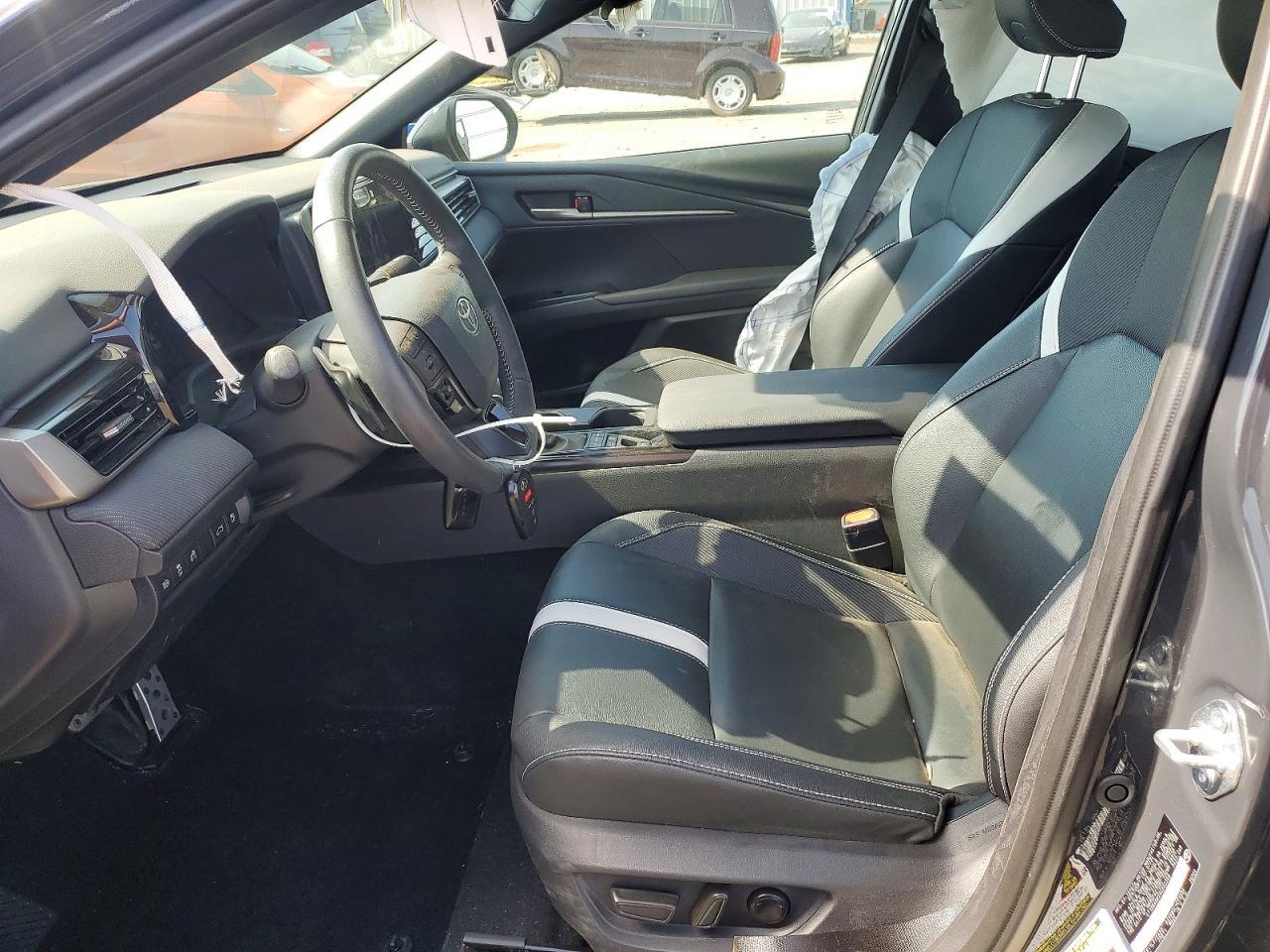2025 Toyota Camry Se - Image 7