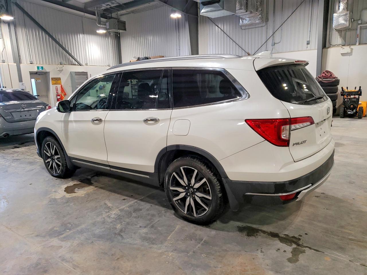 2021 Honda Pilot Touring - Фото 2