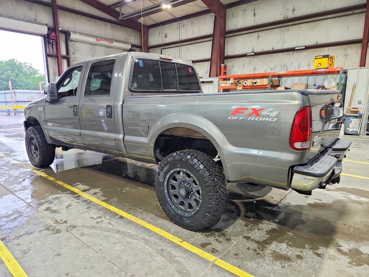 2006 Ford F250 Super Duty - Image 2
