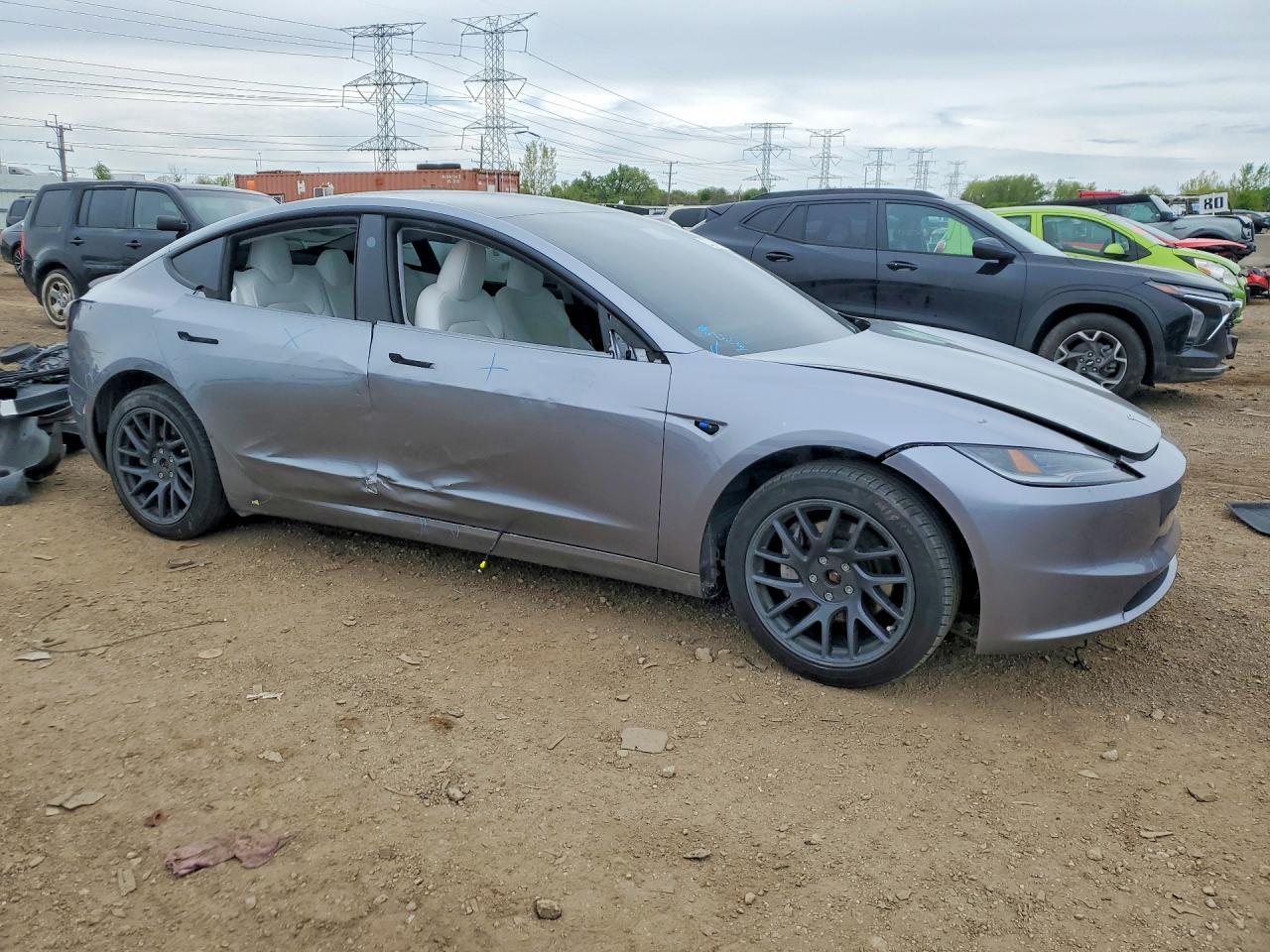 2025 Tesla Model 3 - Фото 4