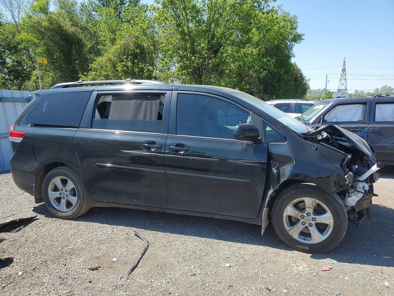 2013 Toyota Sienna Le - Image 4