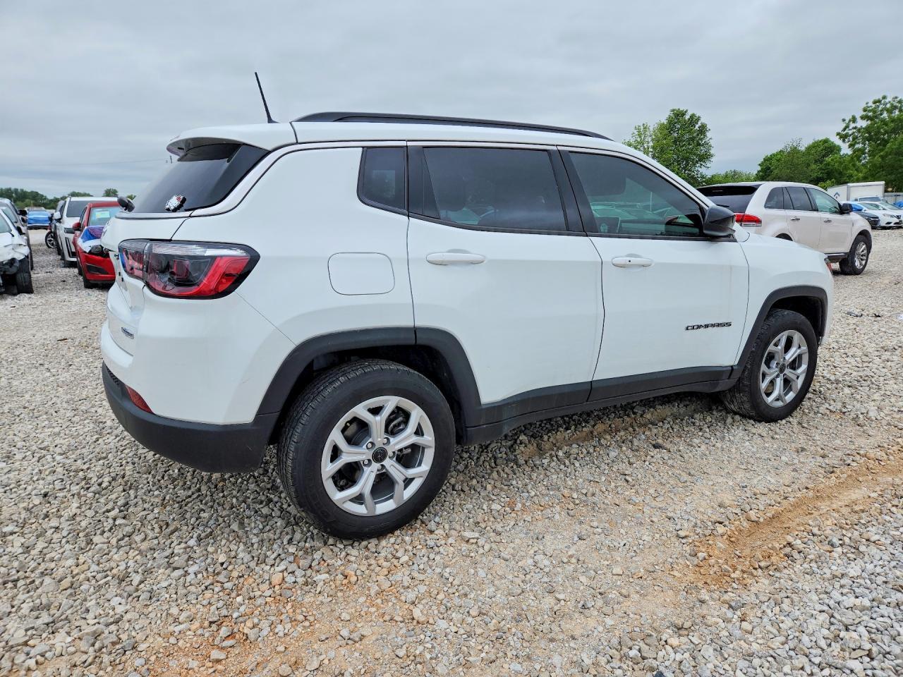 2025 Jeep Compass Latitude - Image 3