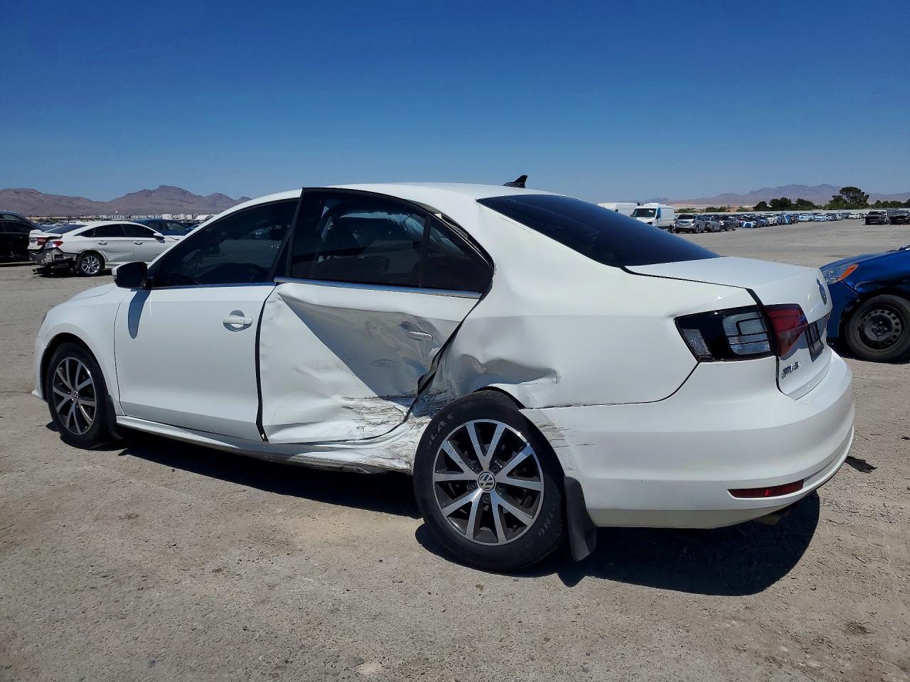 2017 Volkswagen Jetta Se - Image 2