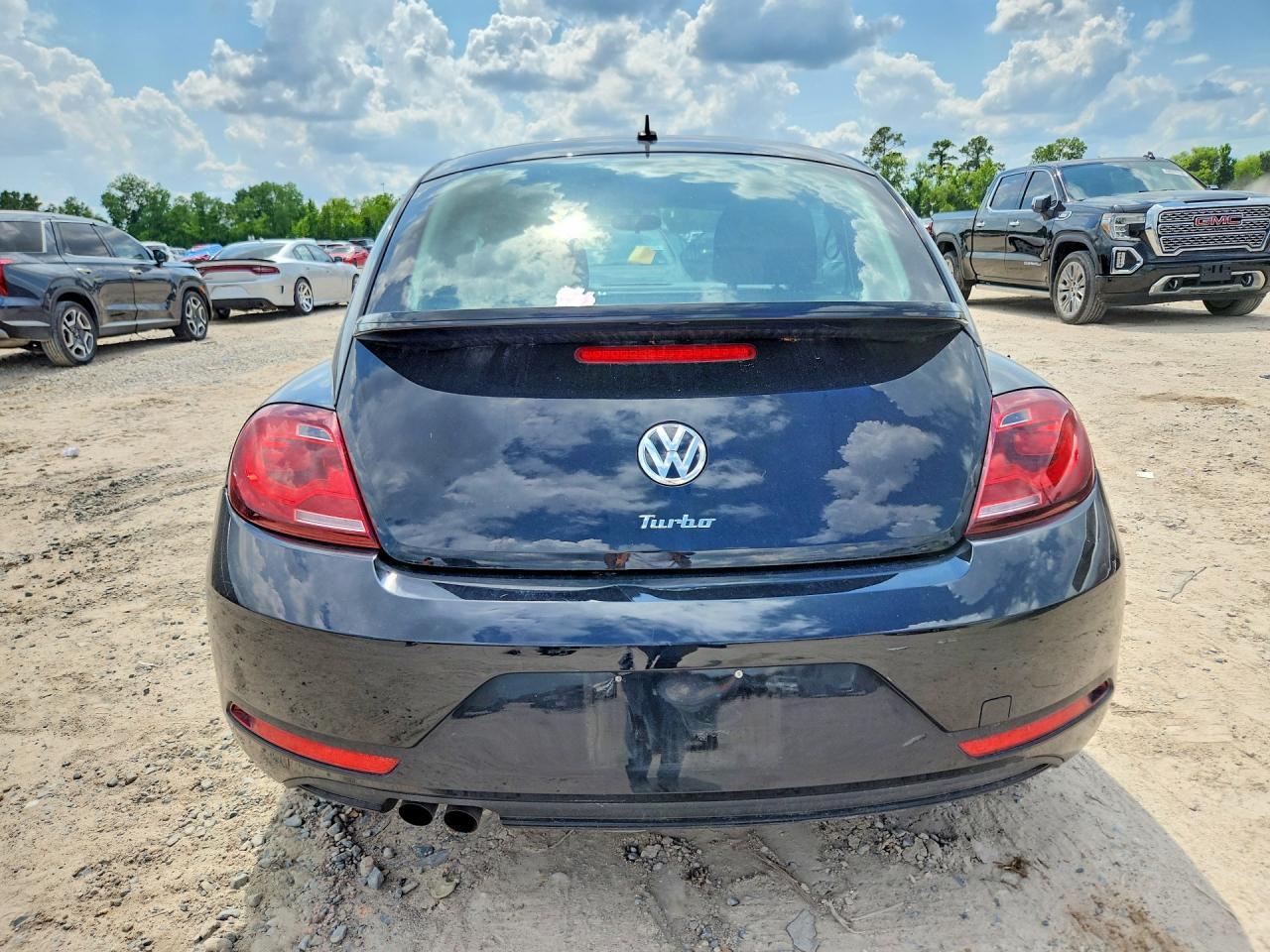 2019 Volkswagen Beetle S - Image 6