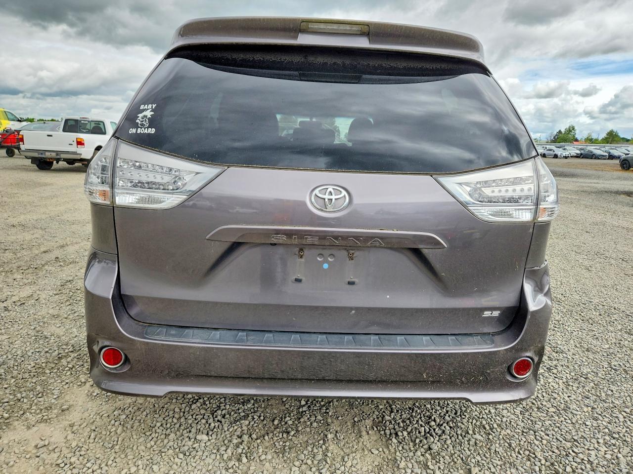 2015 Toyota Sienna Sport - Image 6