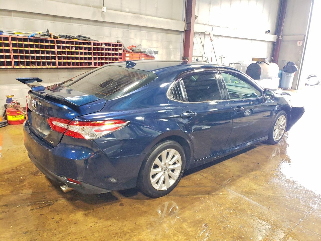 2019 Toyota Camry Le - Фото 3
