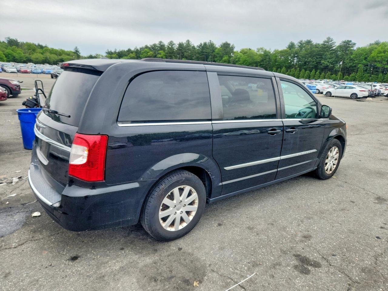 2016 Chrysler Town & Country Touring - Фото 3