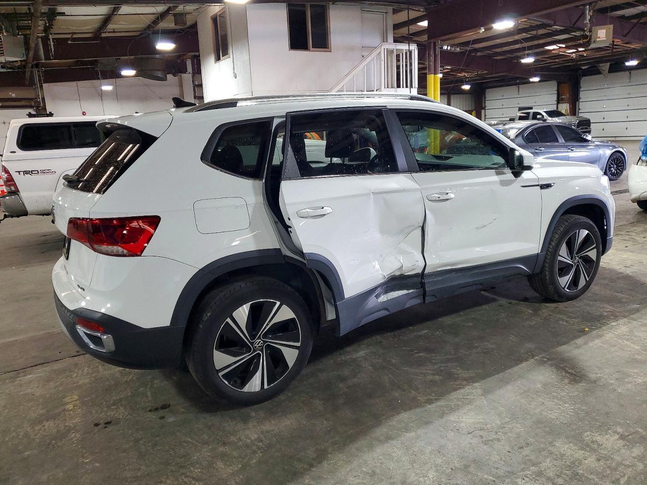 2023 Volkswagen Taos Se - Image 3