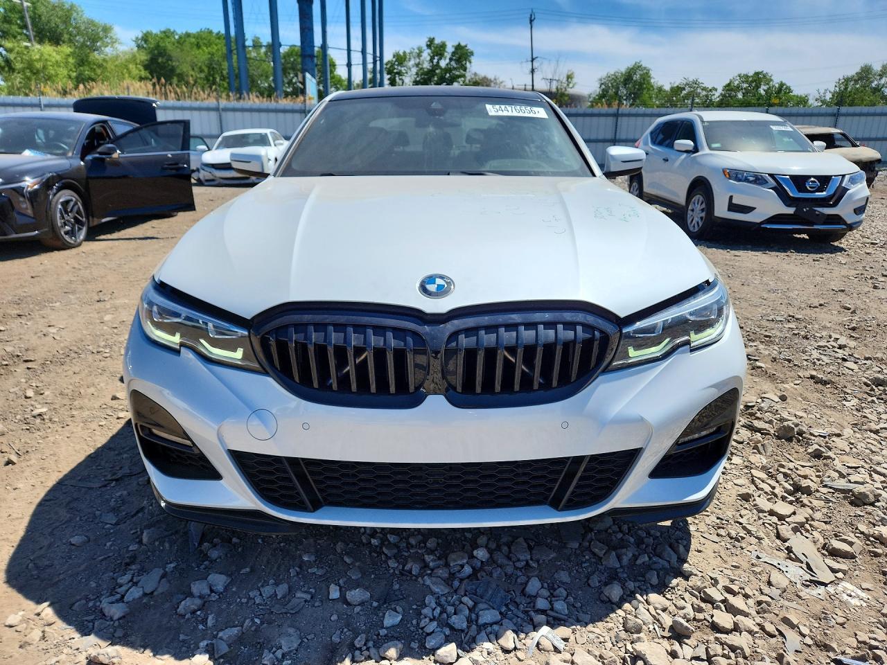 2020 BMW 330Xi - Фото 5