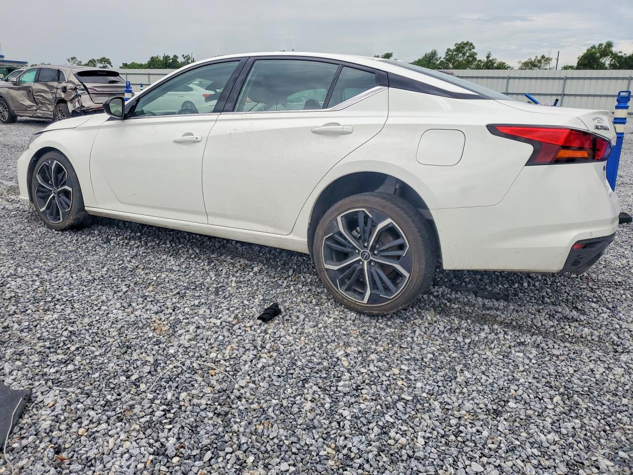 2024 Nissan Altima Sr - Image 2