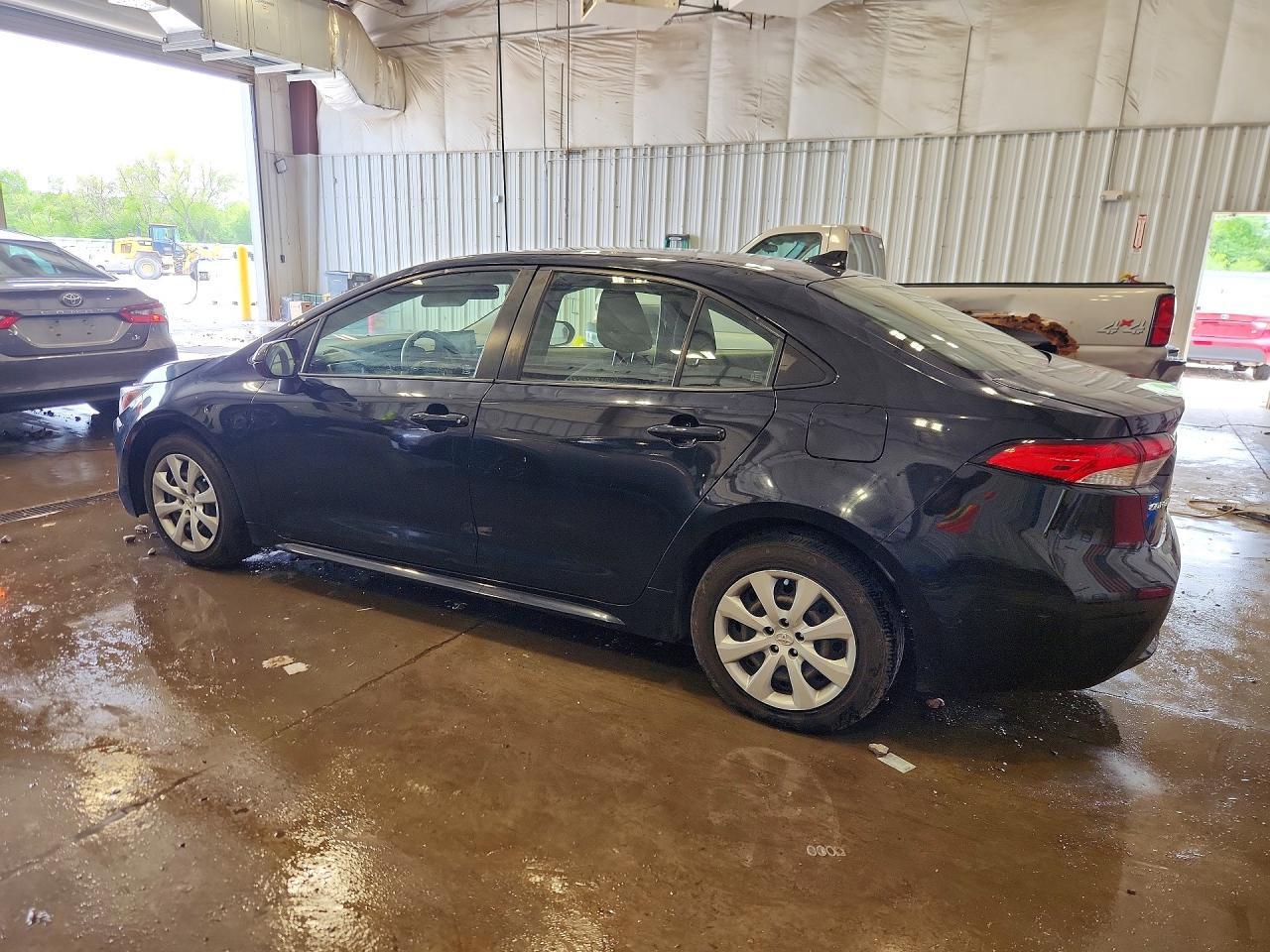 2022 Toyota Corolla Le - Image 2