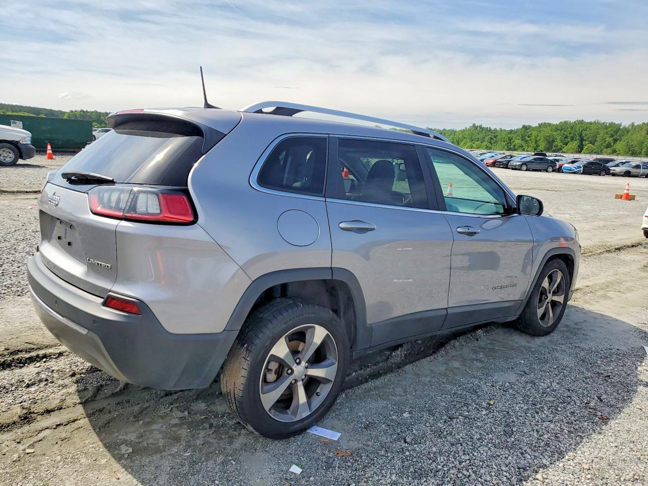 2019 Jeep Cherokee Limited - Image 3