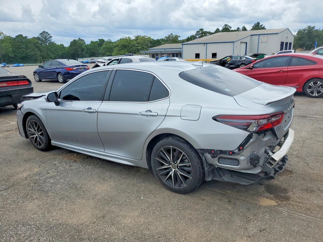 2024 Toyota Camry Se - Image 2