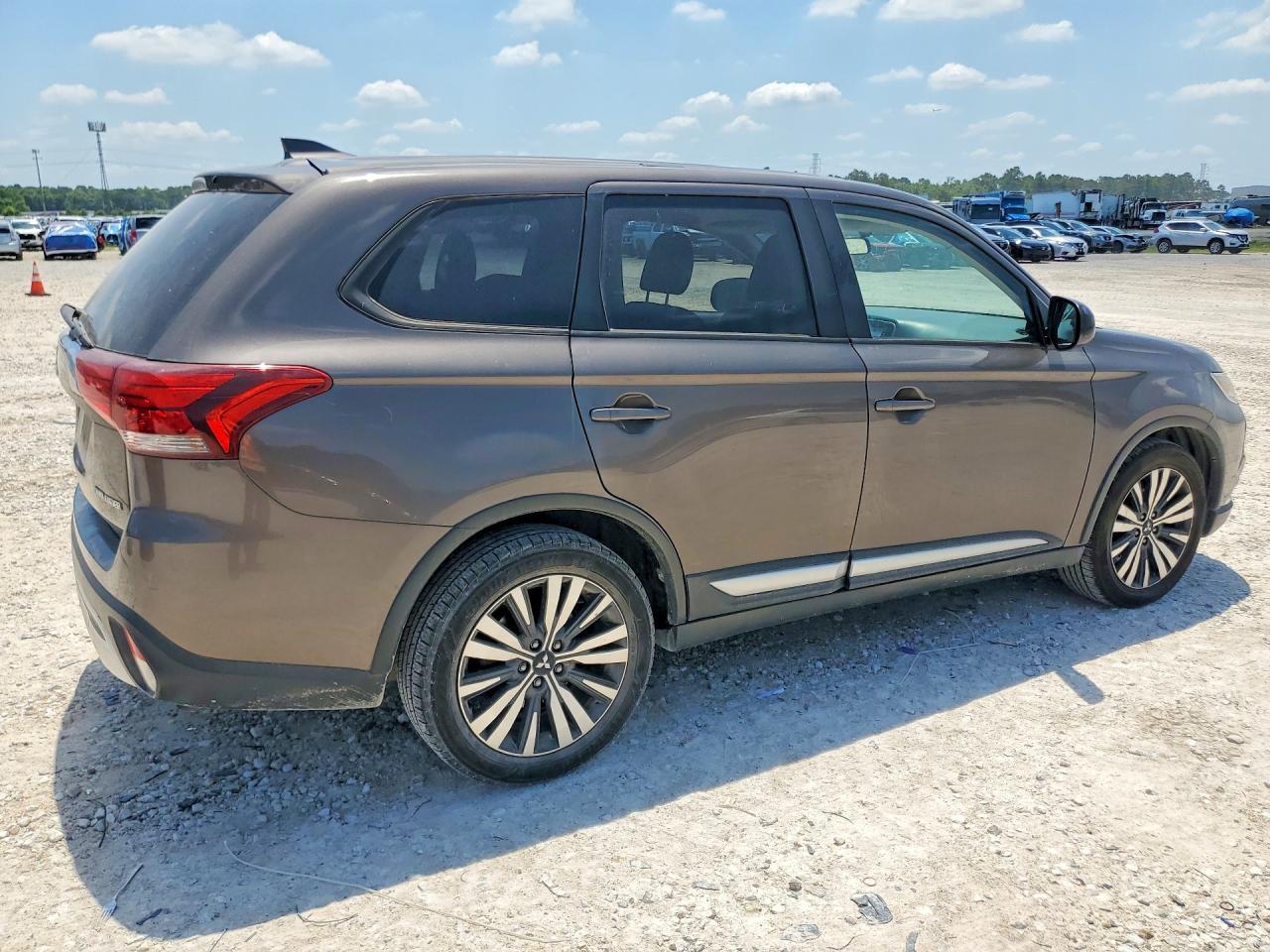 2019 Mitsubishi Outlander Es - Фото 3