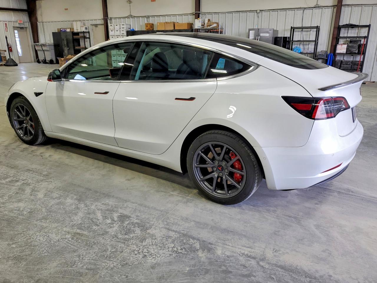 2020 Tesla Model 3 - Фото 2