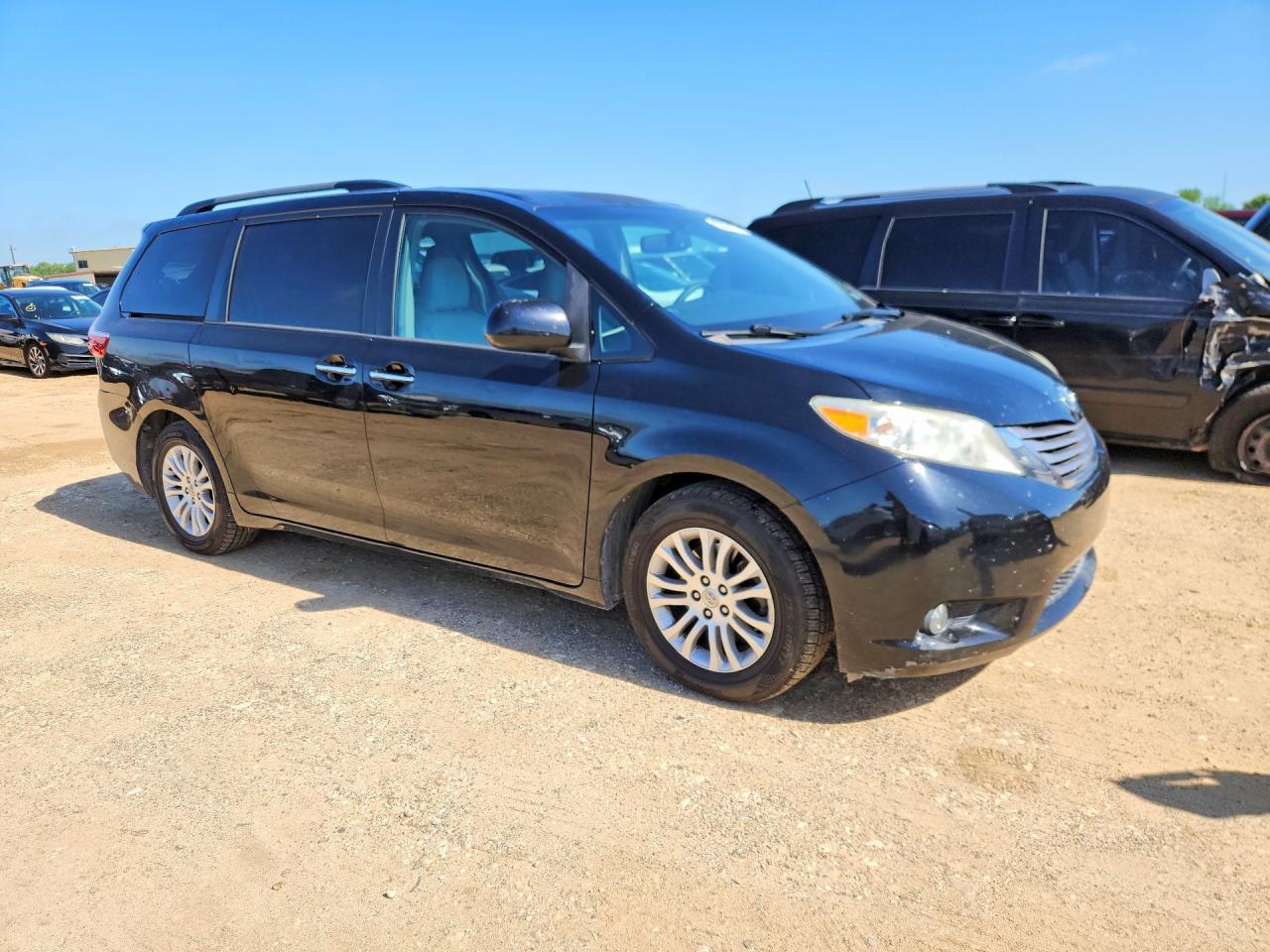 2016 Toyota Sienna Xle 8-Passenger - Image 4