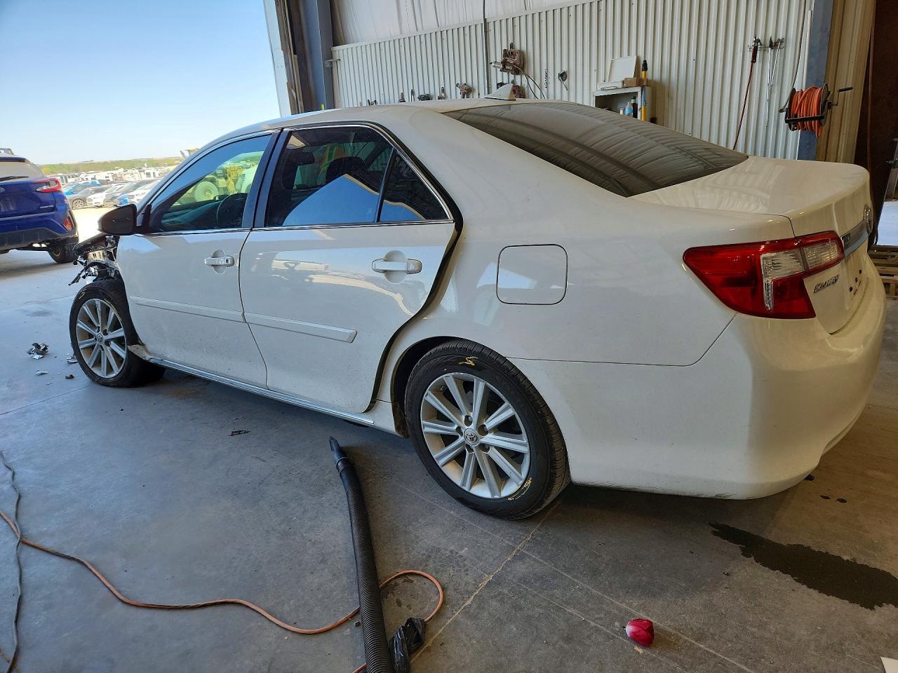 2013 Toyota Camry Hybrid Xle - Фото 2