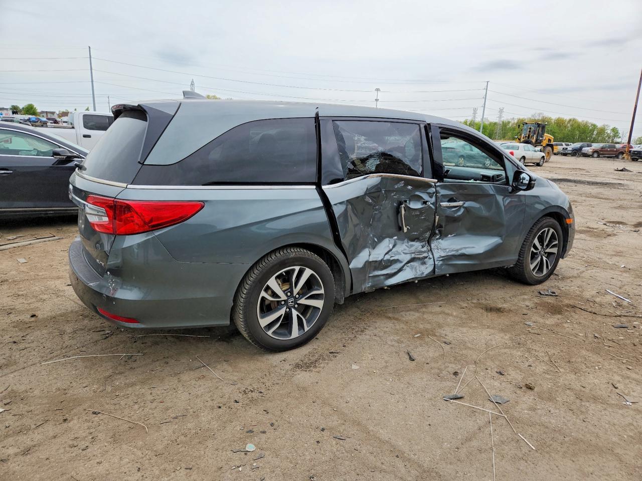 2018 Honda Odyssey Elite - Фото 3