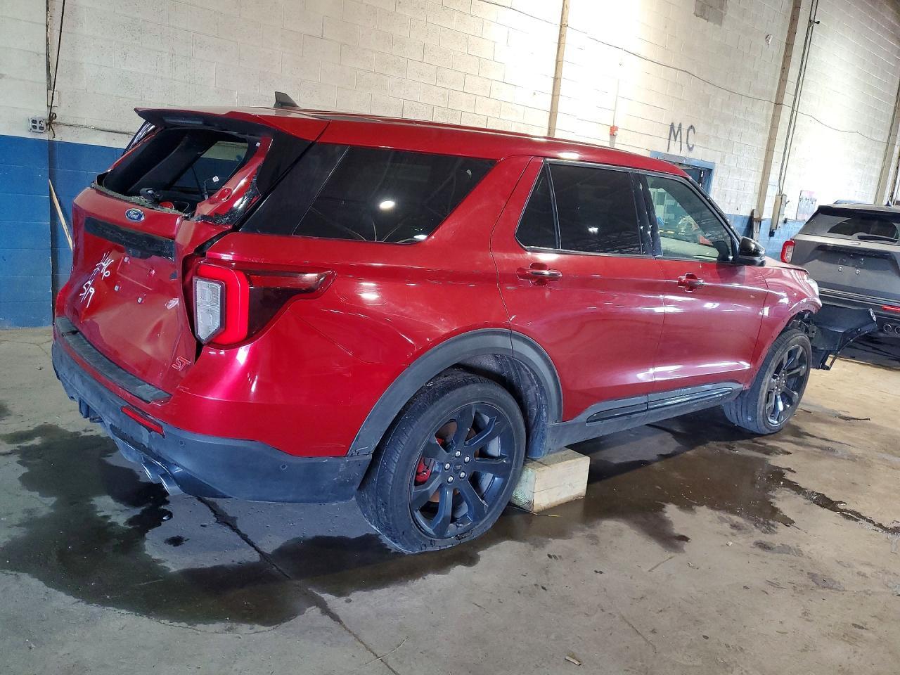 2022 Ford Explorer St - Фото 3