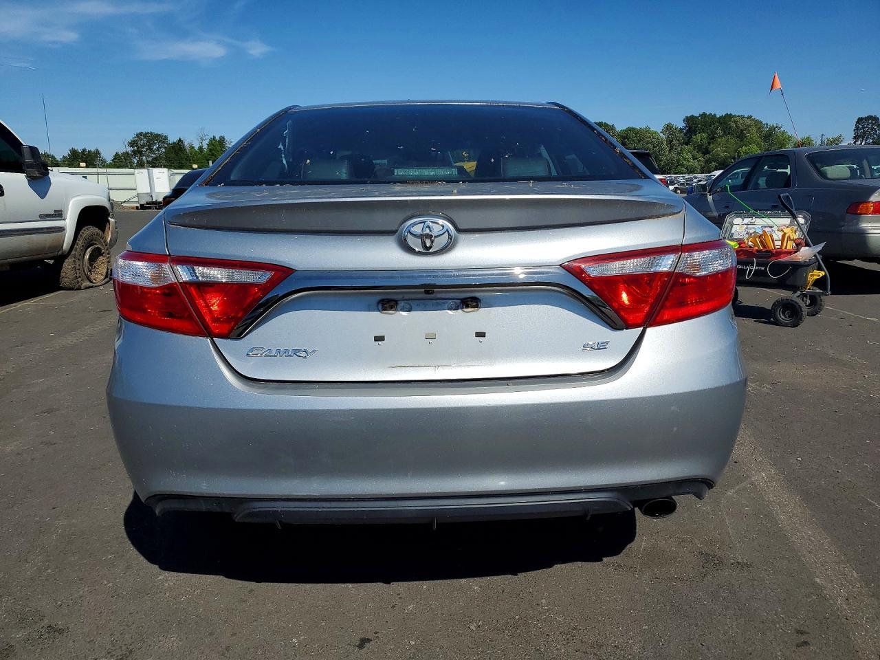 2016 Toyota Camry Se - Фото 6