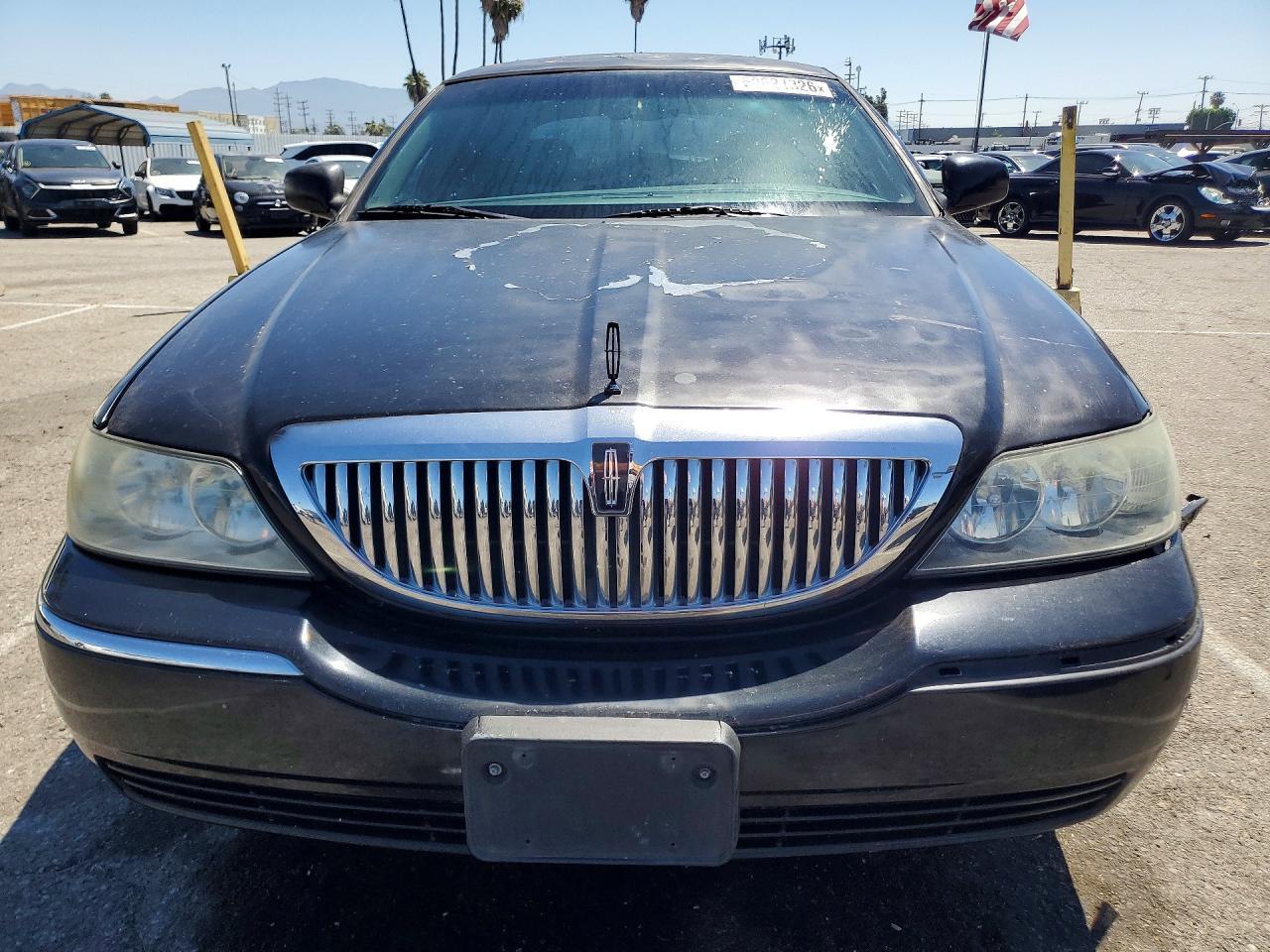 2010 Lincoln Town Car Signature Limited - Image 5