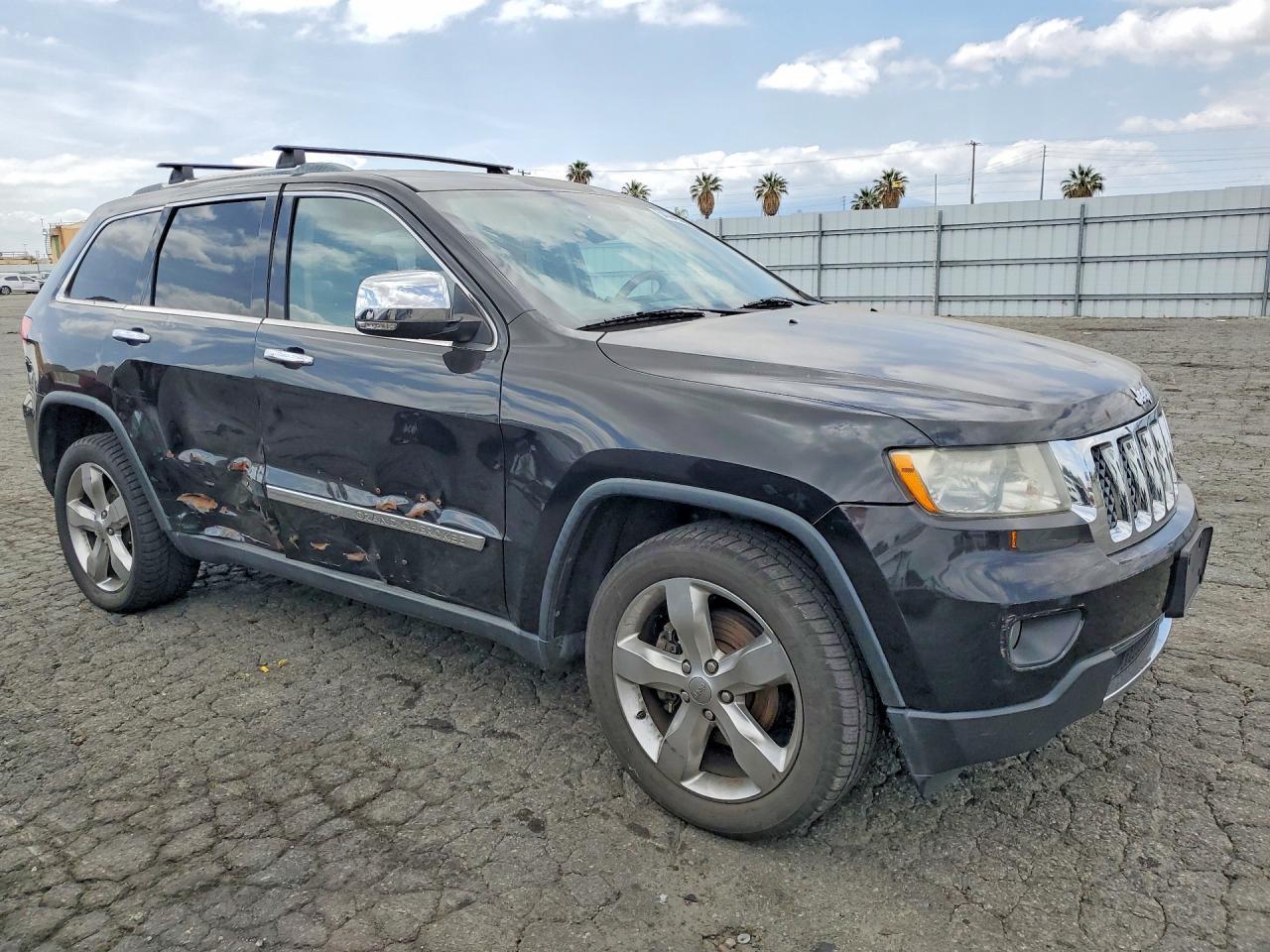 2012 Jeep Grand Cherokee Overland - Image 4