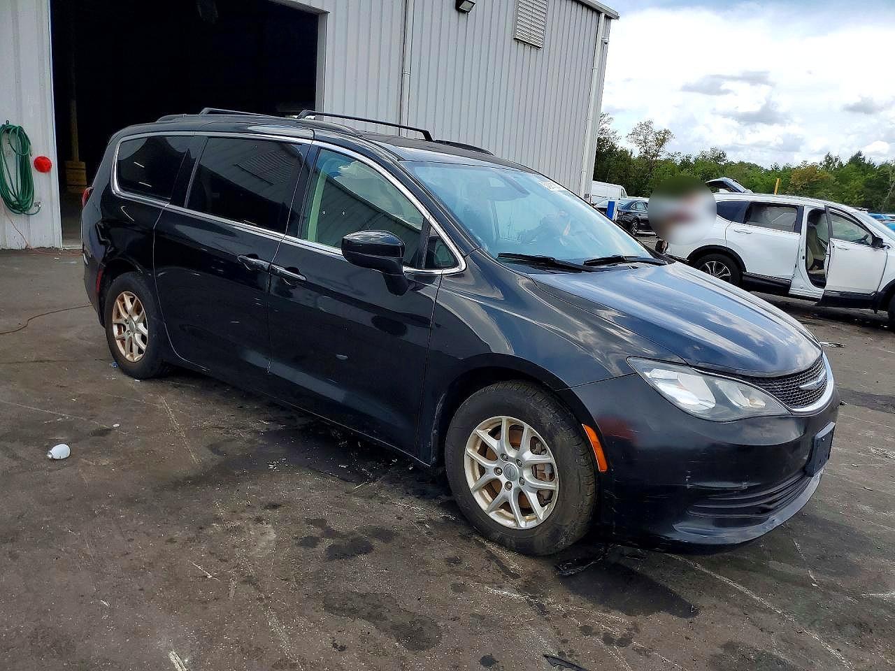 2020 Chrysler Voyager Lxi - Фото 4