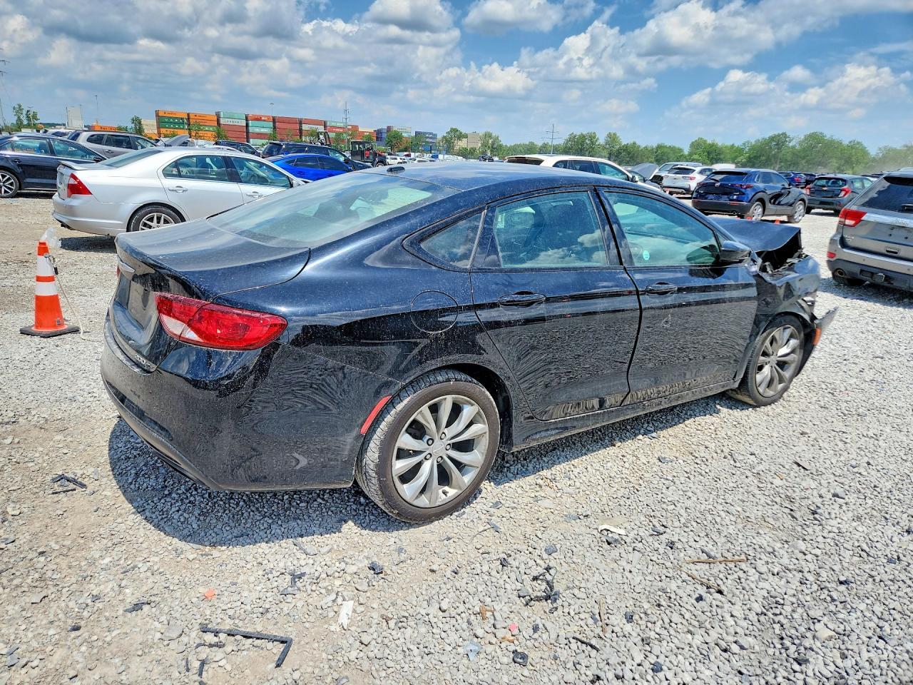 2015 Chrysler 200 S - Фото 3