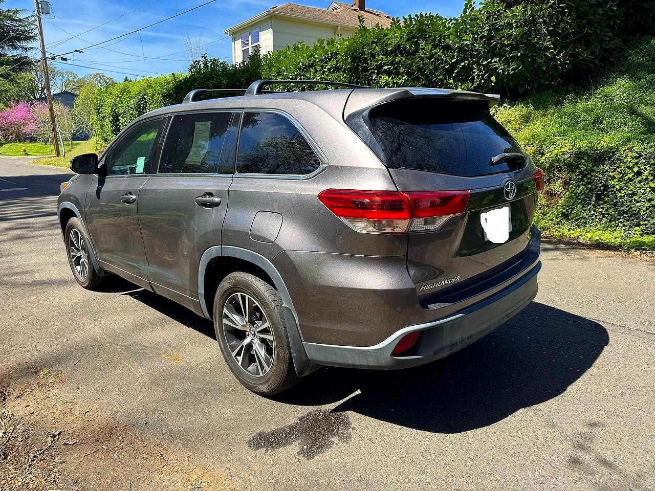 2017 Toyota Highlander Le - Image 3