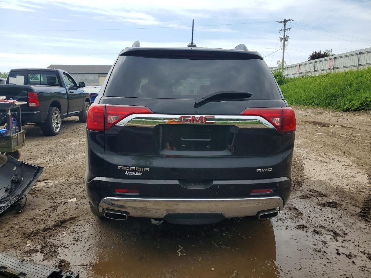 2017 GMC Acadia Denali - Фото 6