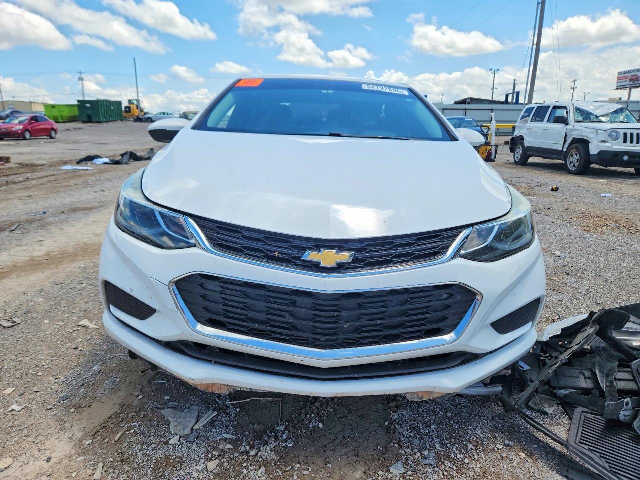 2017 Chevrolet Cruze - Image 5