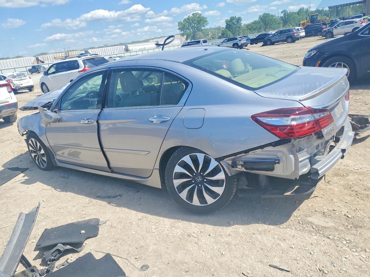 2017 Honda Accord Touring Hybrid - Image 2