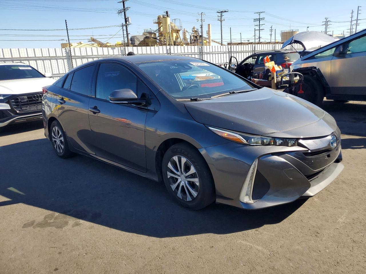2020 Toyota Prius Prime Le - Фото 4