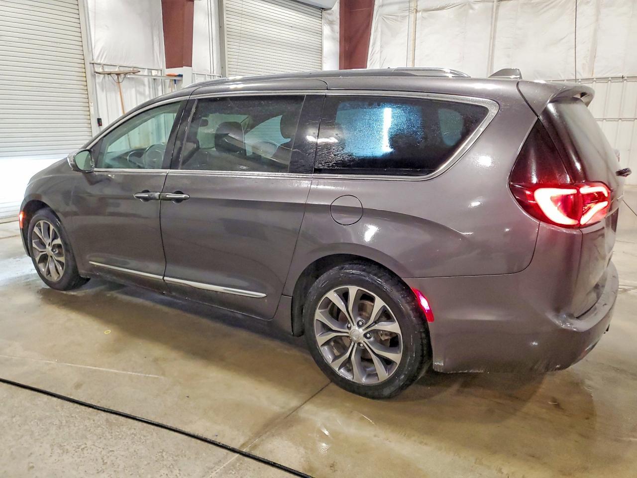 2017 Chrysler Pacifica Limited - Фото 2