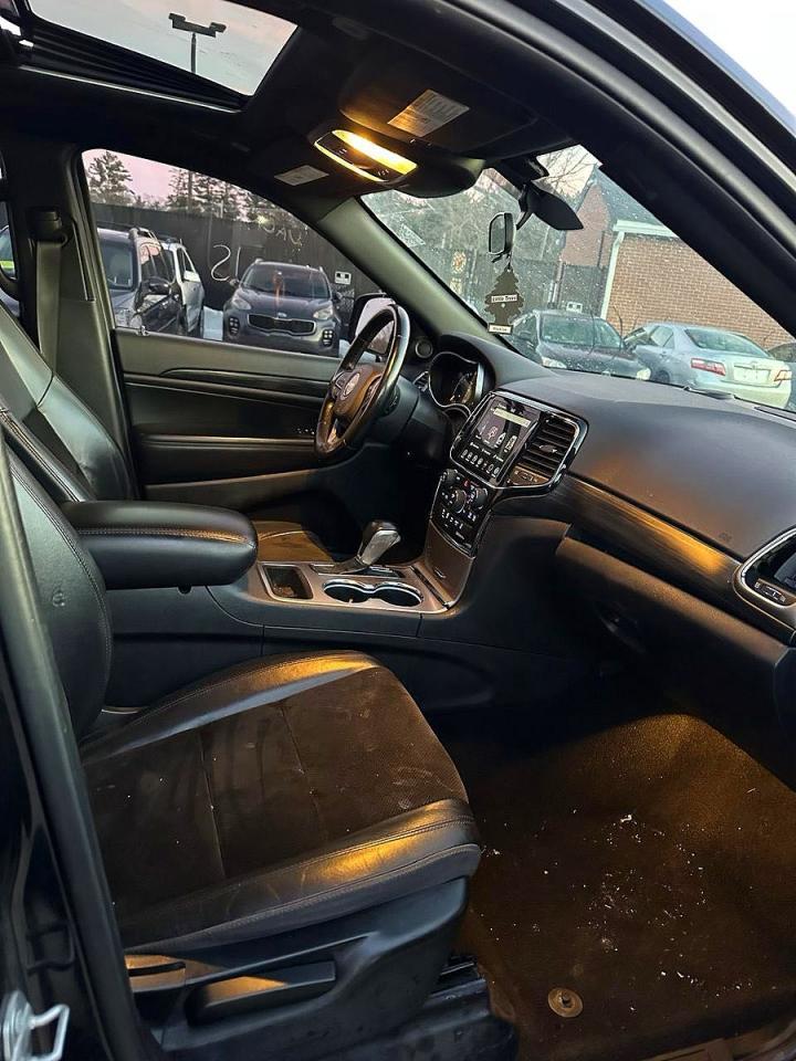 2021 Jeep Grand Cherokee Laredo - Image 5