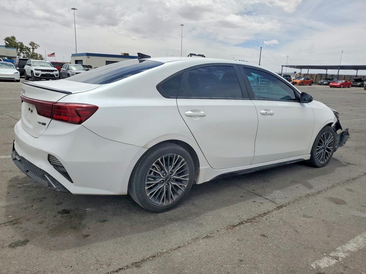 2023 Kia Forte Gt Line - Фото 3