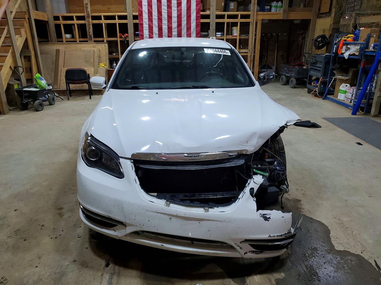 2014 Chrysler 200 Touring - Image 5