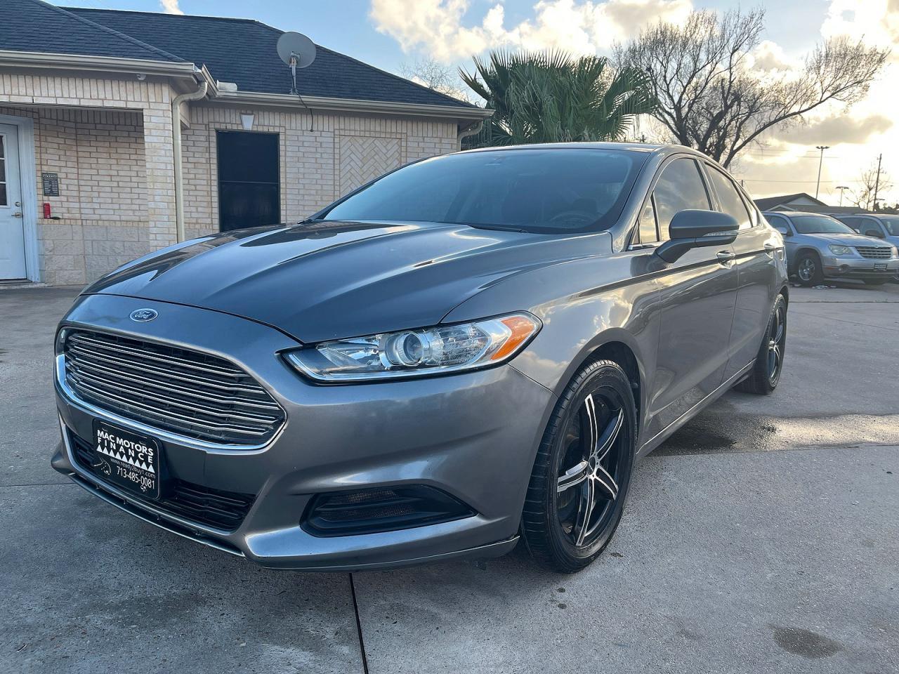 2013 Ford Fusion Se - Фото 2