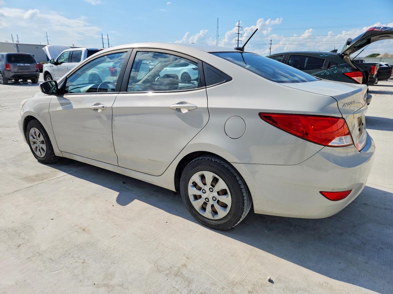 2016 Hyundai Accent Se - Фото 2