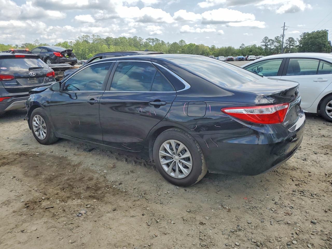 2016 Toyota Camry Le - Фото 2